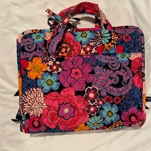 Hanging toiletry/cosmetic bag
